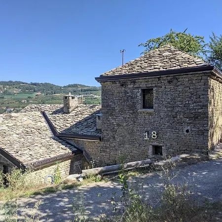 Country Old Stone House Immerse In Nature Habitación en casa particular Lequio Berria