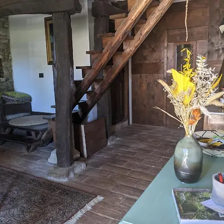 Country Old Stone House Immerse In Nature Habitación en casa particular *