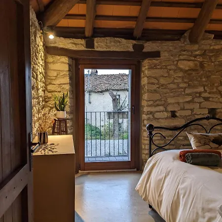 Country Old Stone House Immerse In Nature Habitación en casa particular