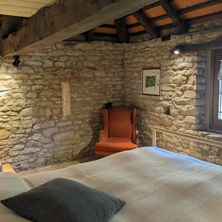 Country Old Stone House Immerse In Nature Habitación en casa particular *