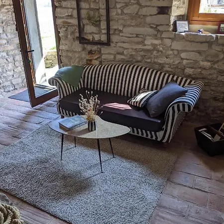 Country Old Stone House Immerse In Nature *