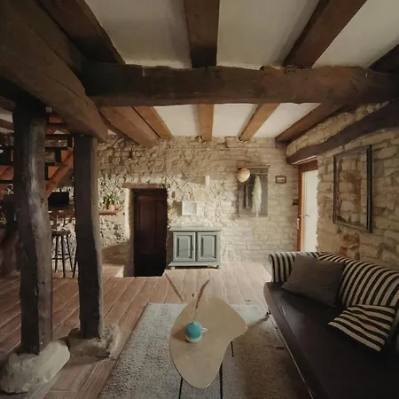 Country Old Stone House Immerse In Nature